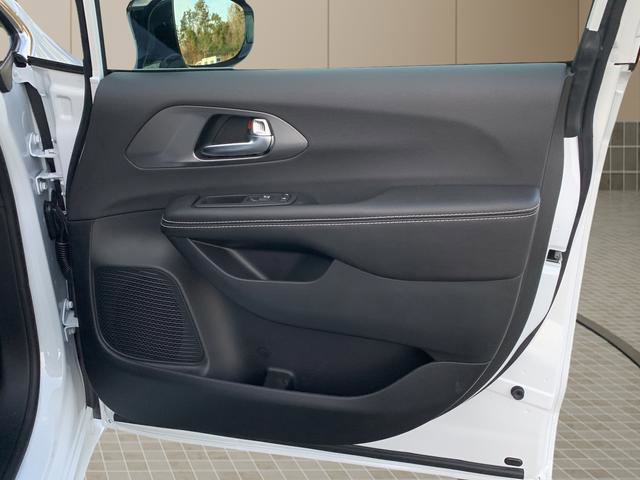 New 2026 Chrysler Pacifica Select image 36