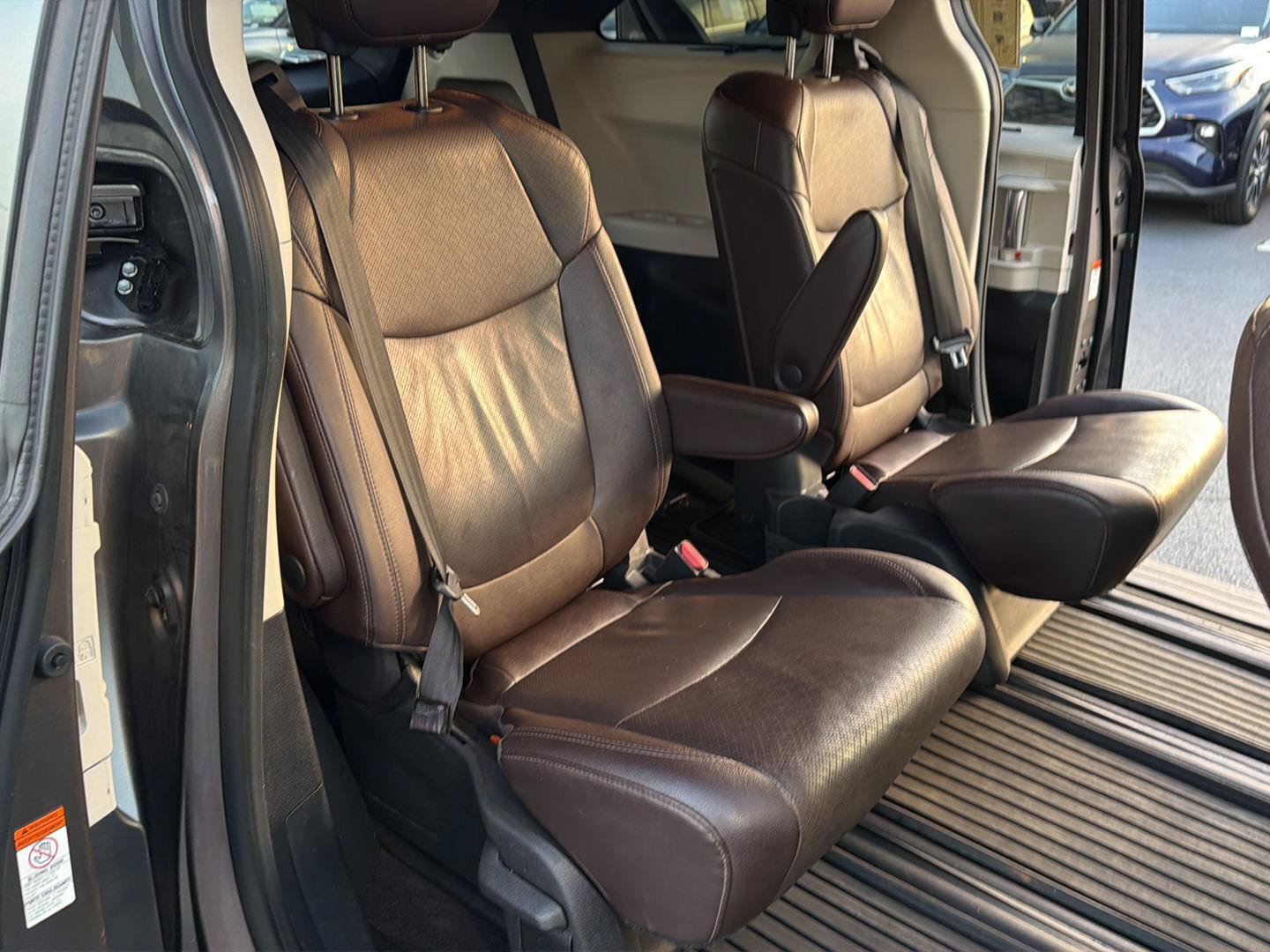 Used 2021 Toyota Sienna Platinum AWD/4WD image 15