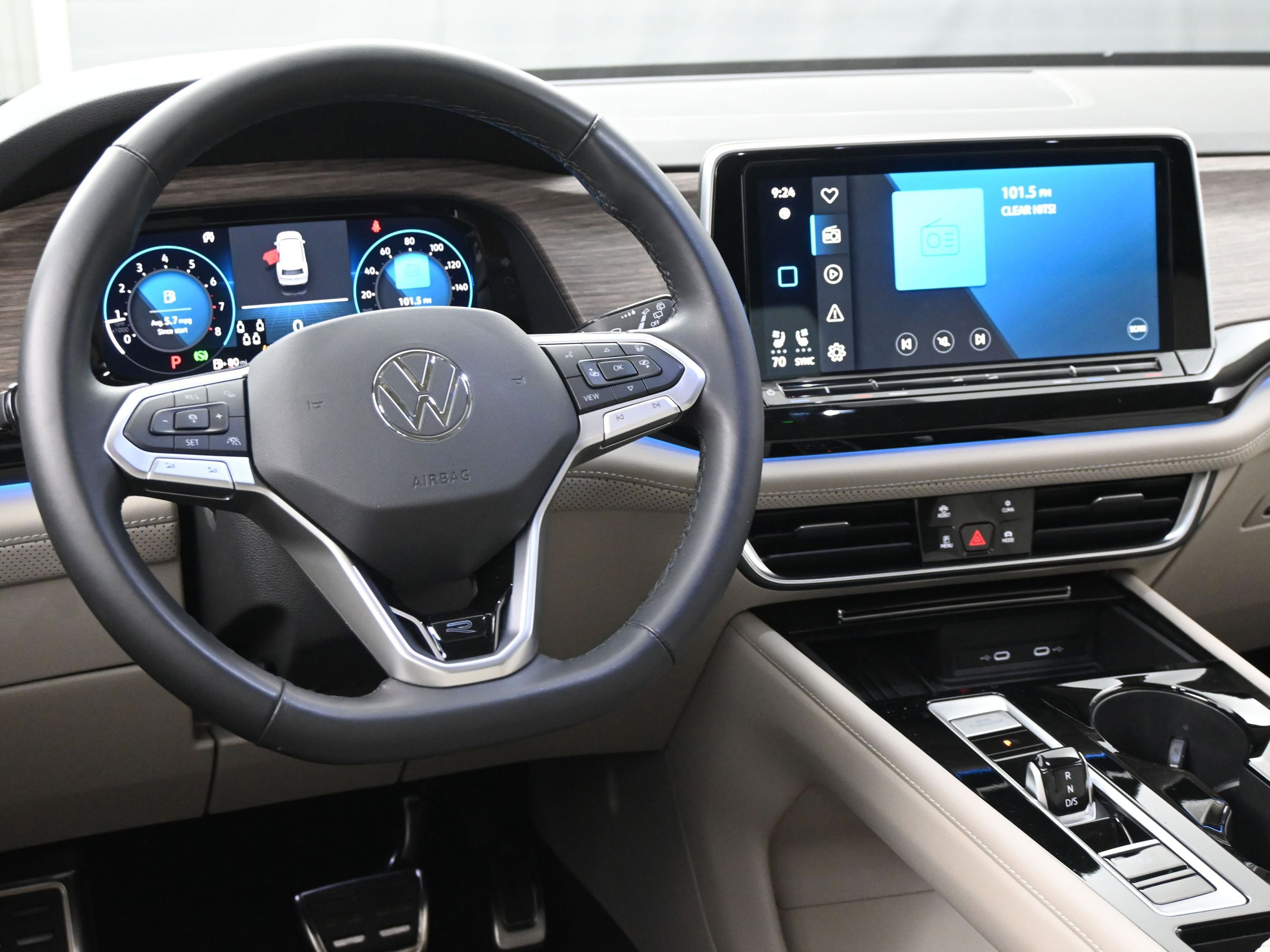 Used 2025 Volkswagen Atlas SEL Premium R-Line image 8