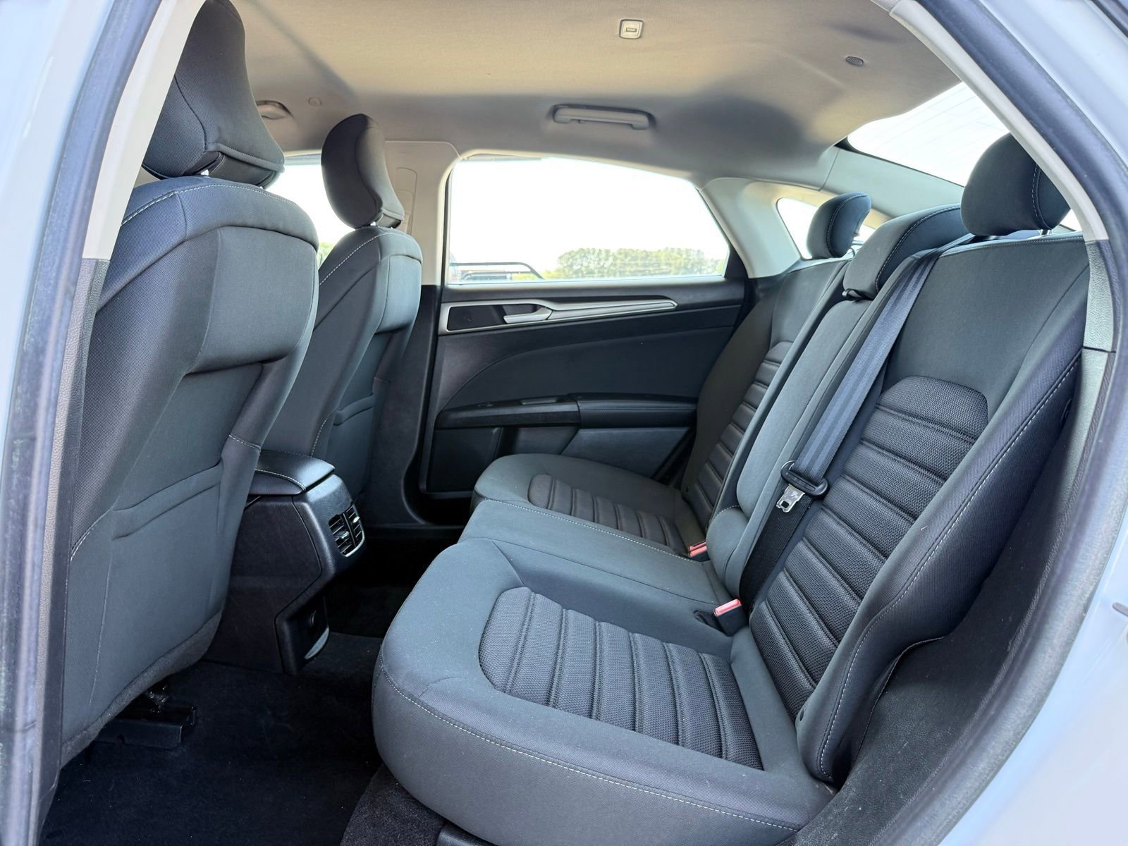 Used 2019 Ford Fusion SE image 15