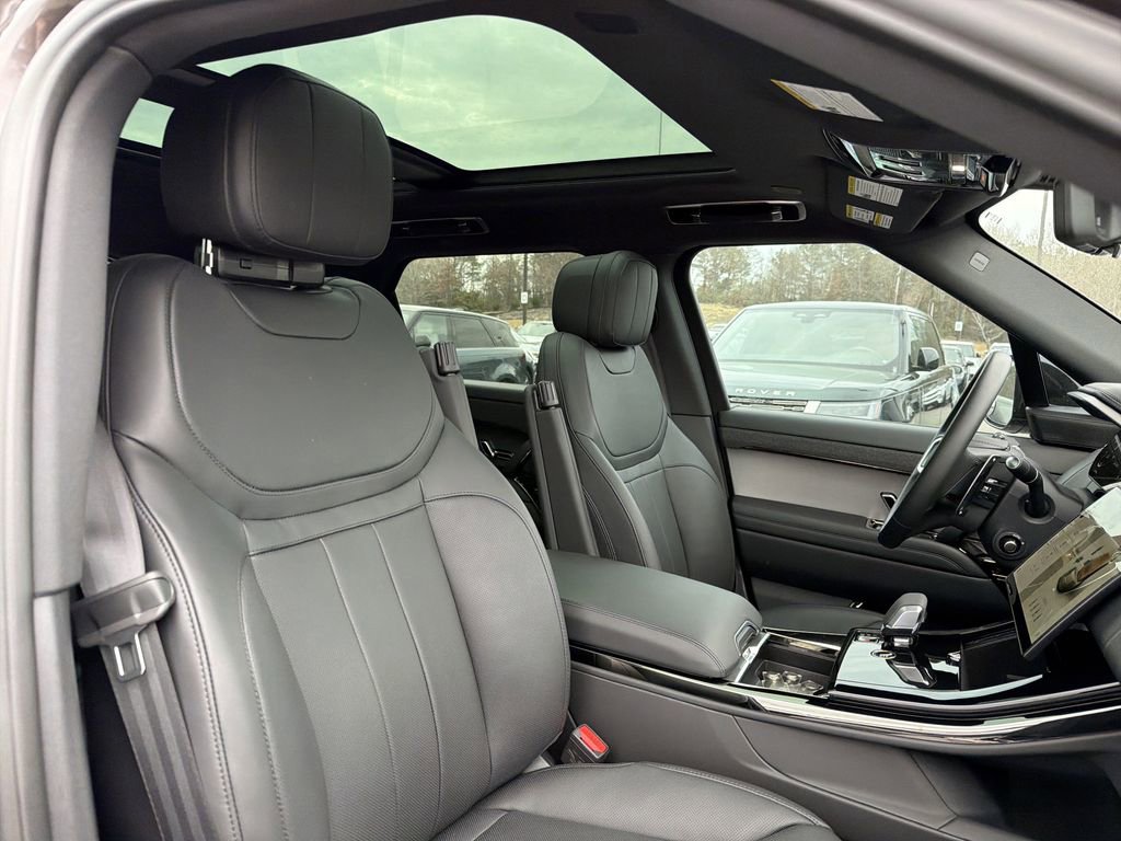 Used 2025 Land Rover Range Rover Sport SE image 16