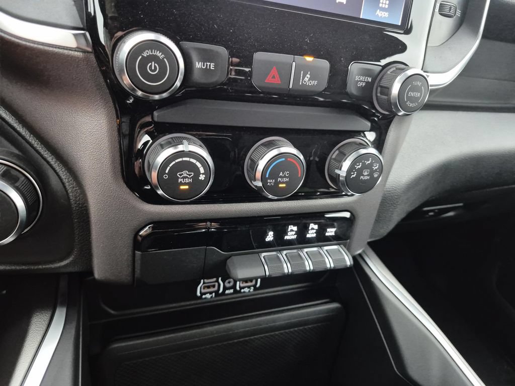 New 2026 RAM 1500 Express AWD/4WD image 24