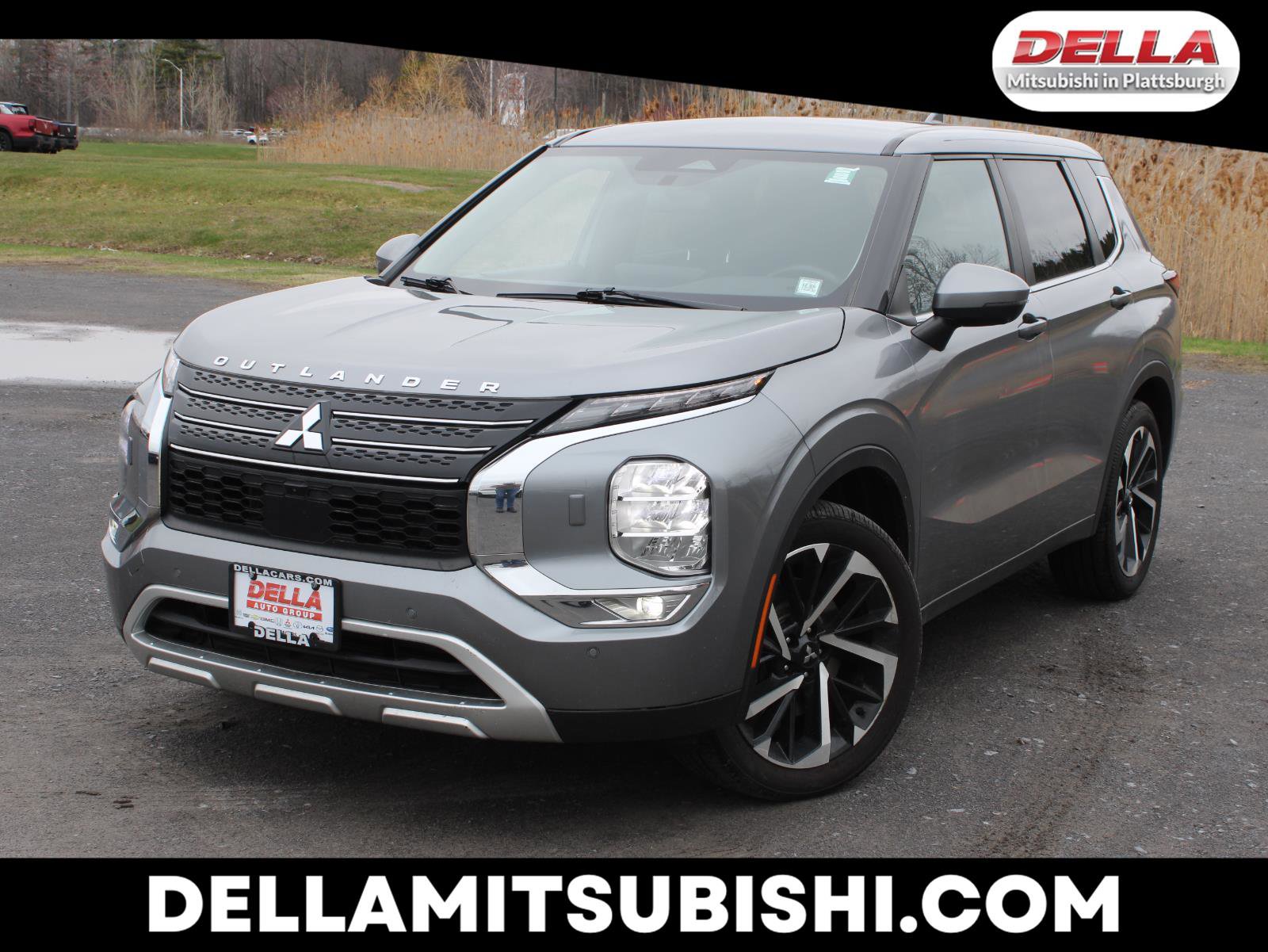 Used 2022 Mitsubishi Outlander SE image 1