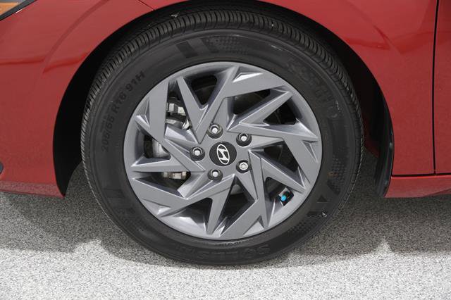 Used 2024 Hyundai Elantra SEL image 21