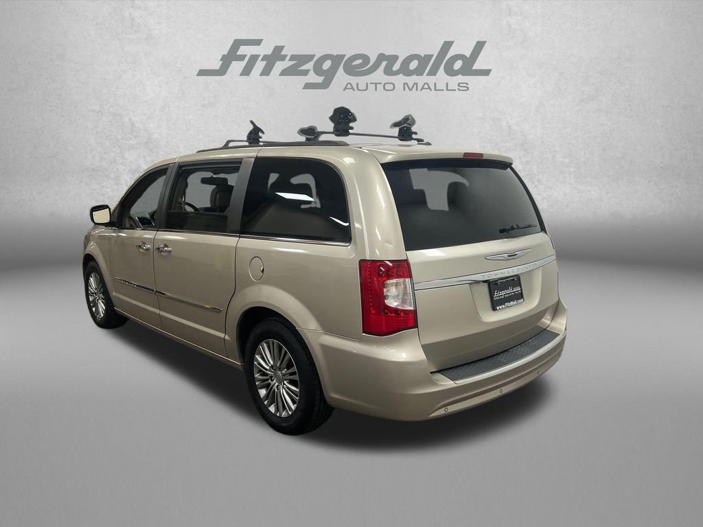 Used 2014 Chrysler Town & Country Touring-L w/ Driver Convenience Group FWD image 3