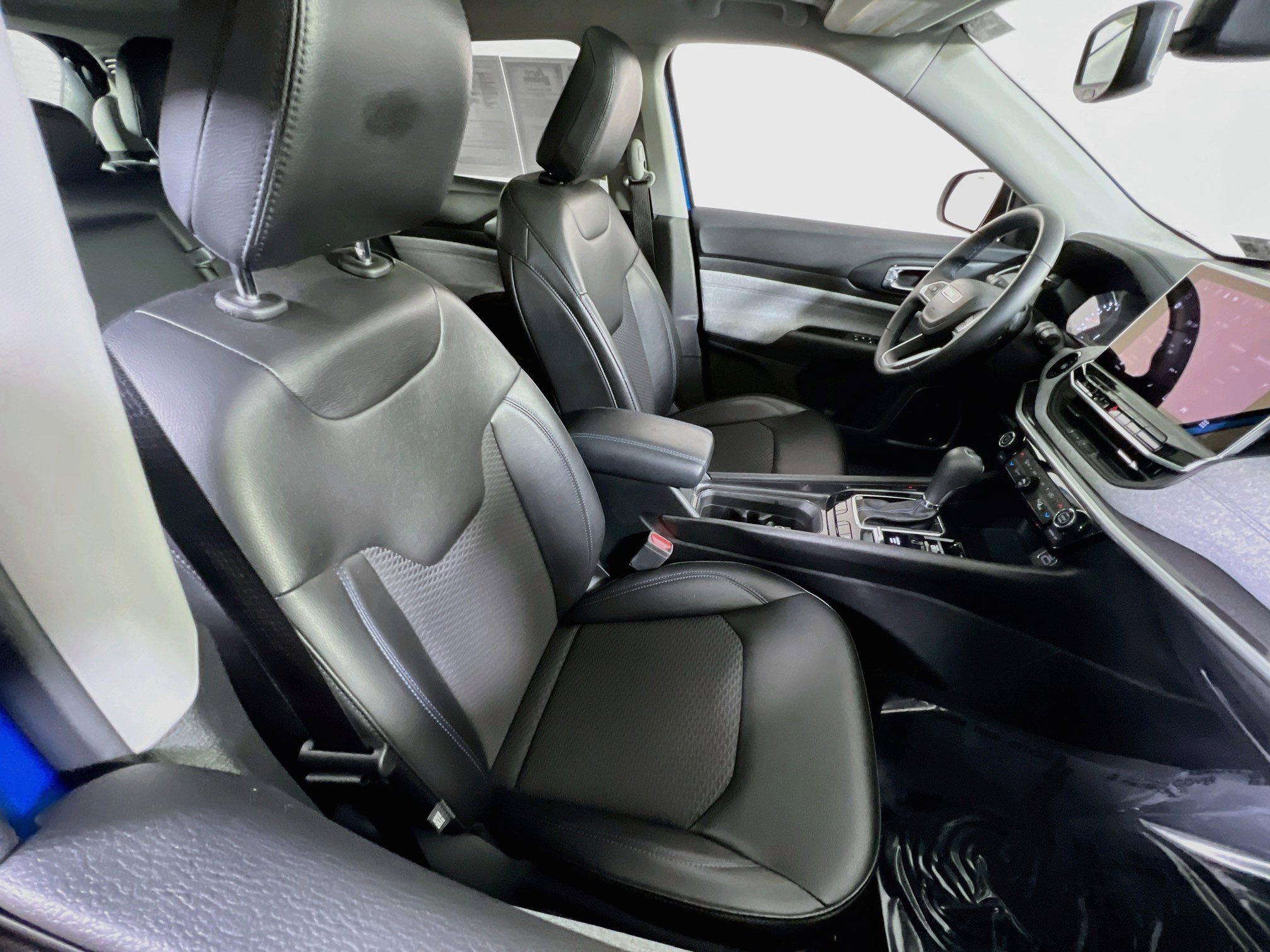 Used 2022 Jeep Compass Latitude w/ Sun and Sound Group AWD/4WD image 25