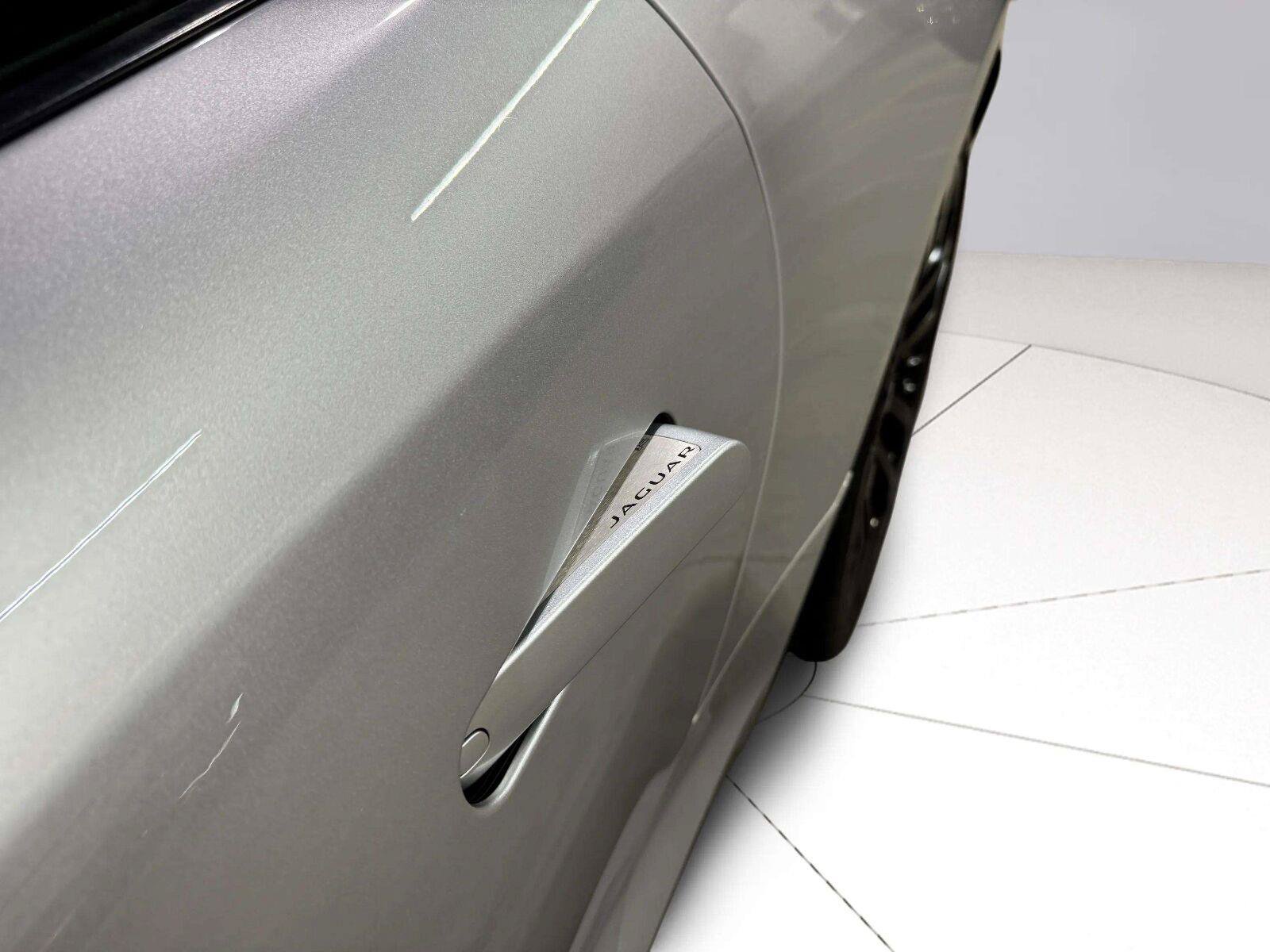 Used 2019 Jaguar F-TYPE Convertible RWD image 22