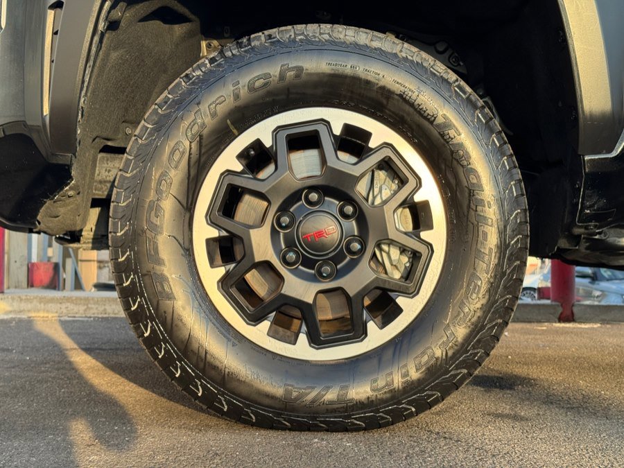 Used 2024 Toyota Tacoma TRD Off-Road AWD/4WD image 15