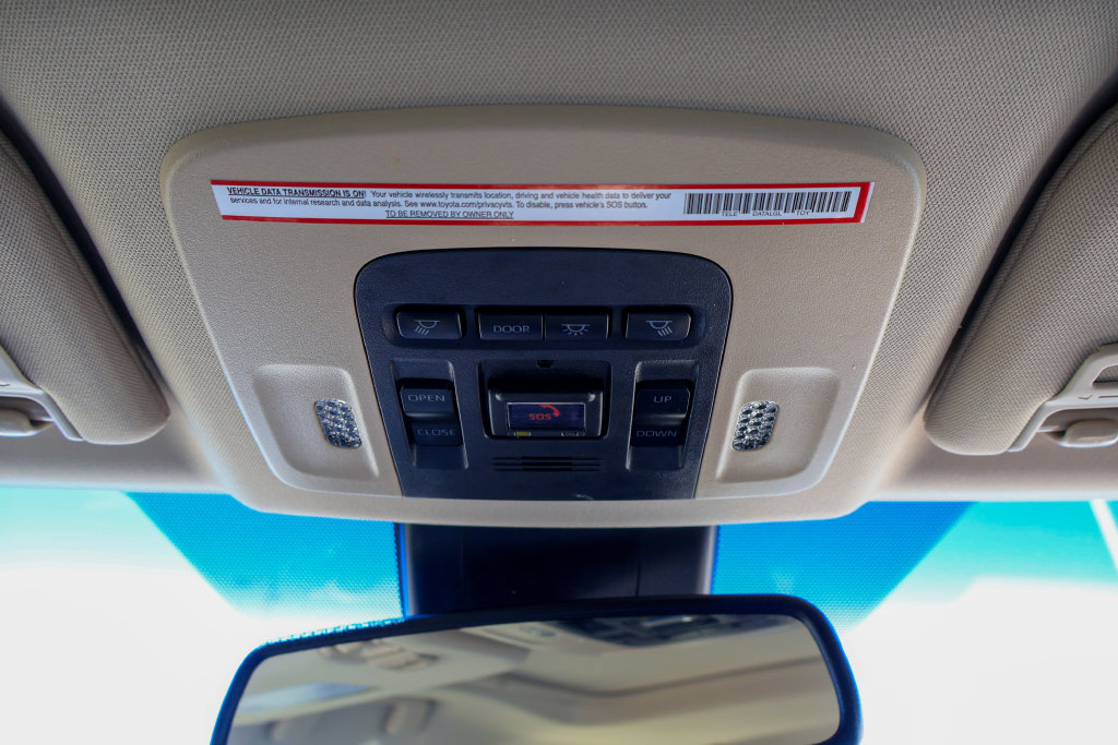 Used 2021 Toyota Avalon XLE w/ Moonroof Package FWD image 21