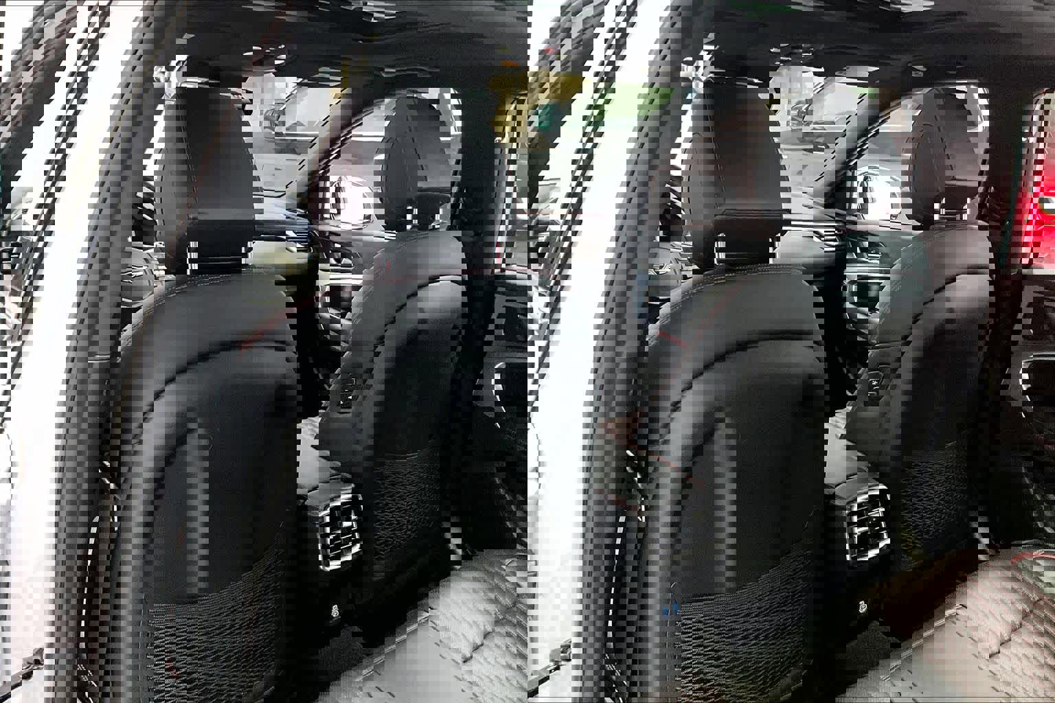 Used 2024 Genesis G70 2.5T w/ Sport Prestige Package image 11