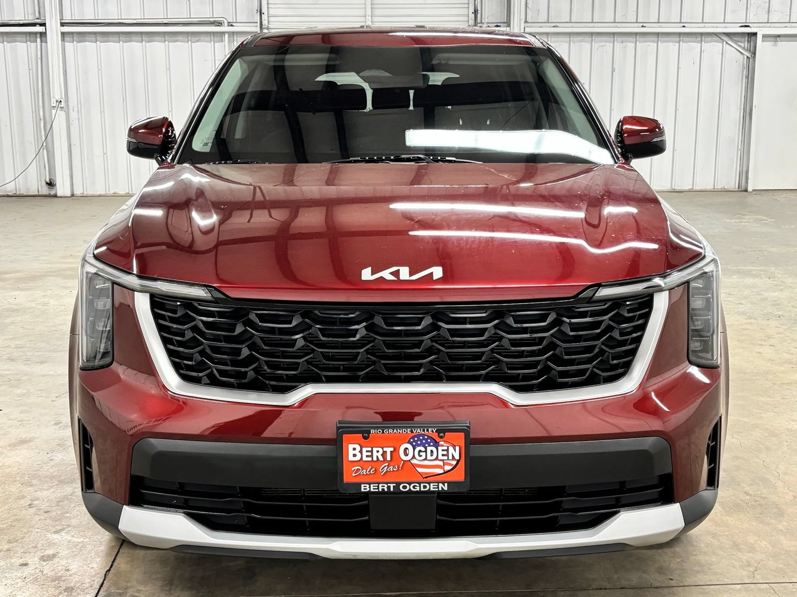 Used 2025 Kia Sorento LX FWD image 2