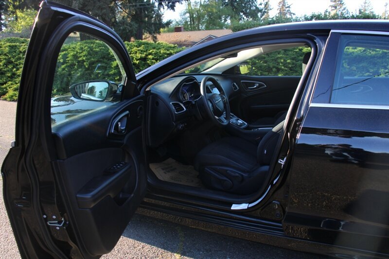 Used 2016 Chrysler 200 LX FWD image 5
