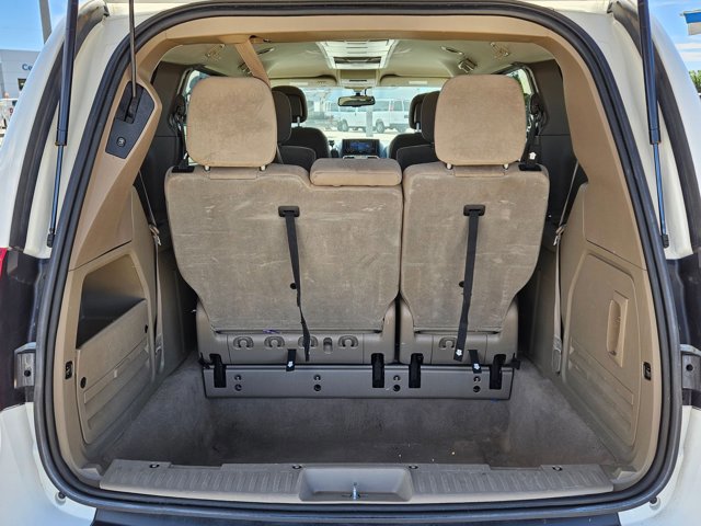 Used 2012 Chrysler Town & Country Touring image 6