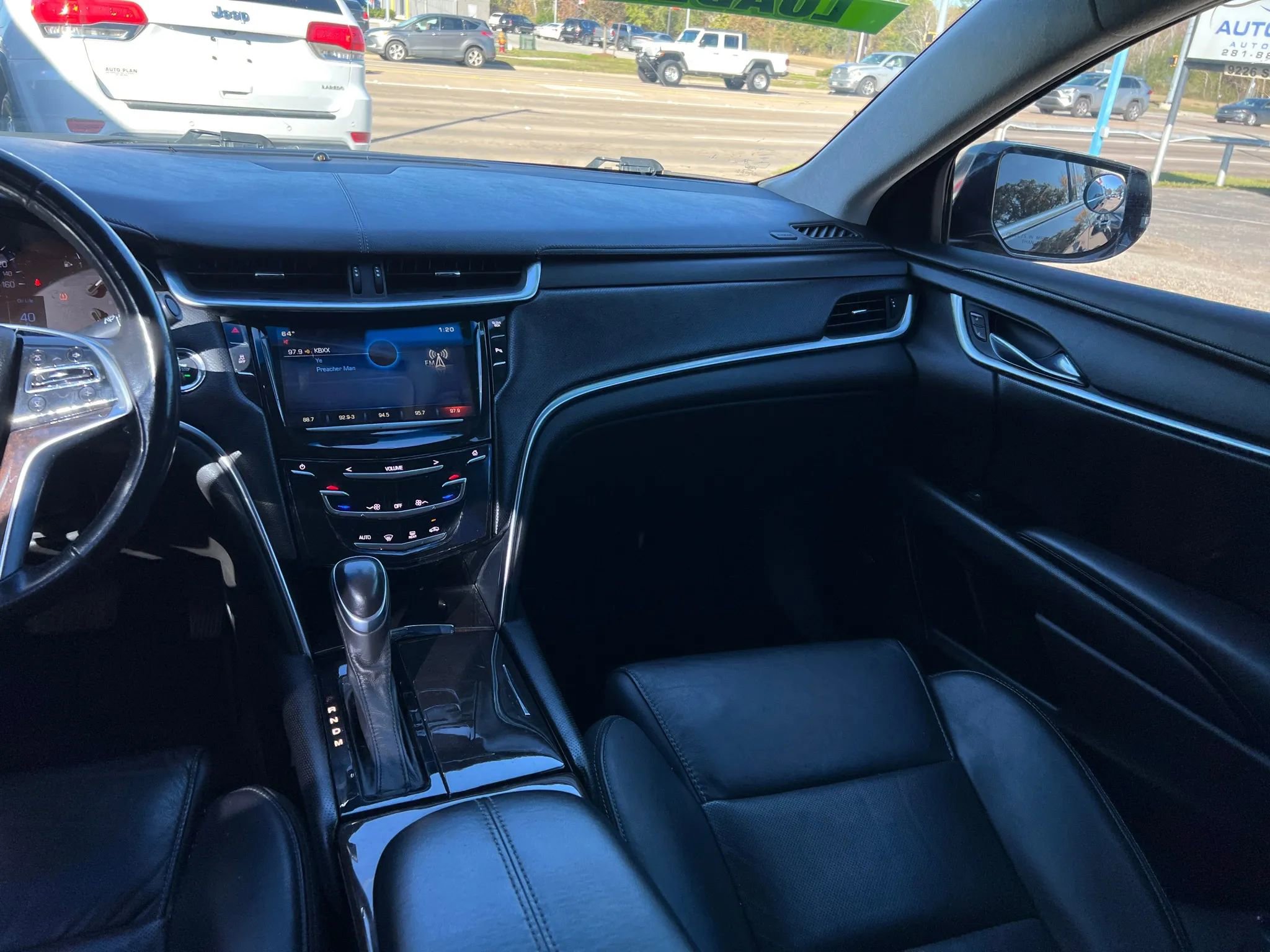 Used 2015 Cadillac XTS w/ Rear Seat Comfort Package FWD image 16