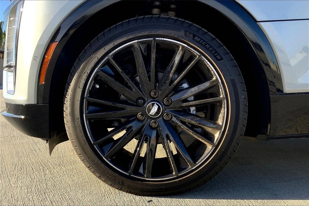 New 2025 Cadillac Lyriq Luxury image 13