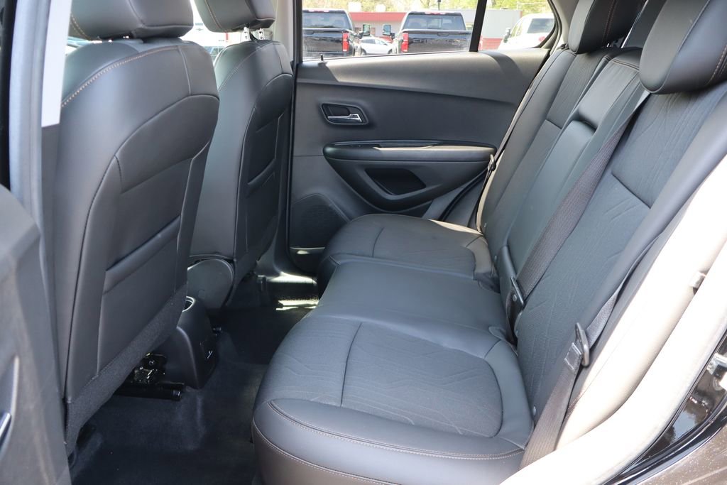 Used 2022 Chevrolet Trax LT w/ LT Convenience Package image 18