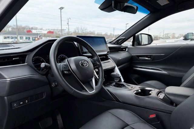 Used 2022 Toyota Venza XLE image 12