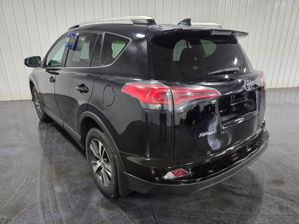 Used 2018 Toyota RAV4 XLE w/ Plus Extra Value Package AWD/4WD image 3
