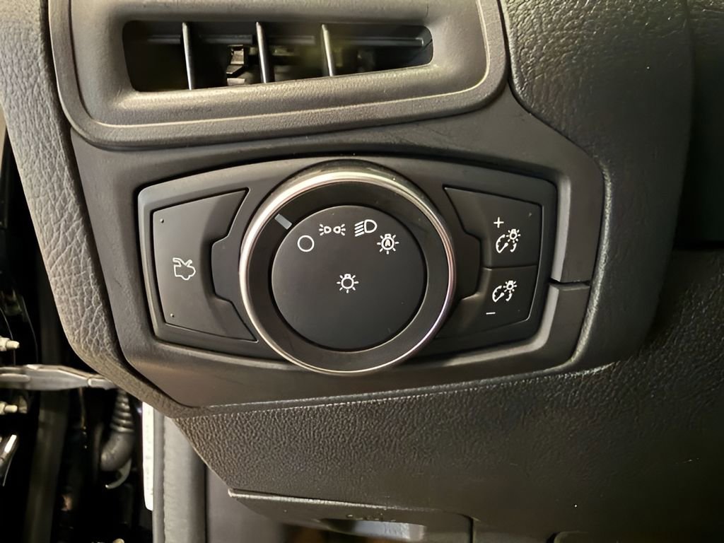 Used 2018 Ford Focus SE image 20