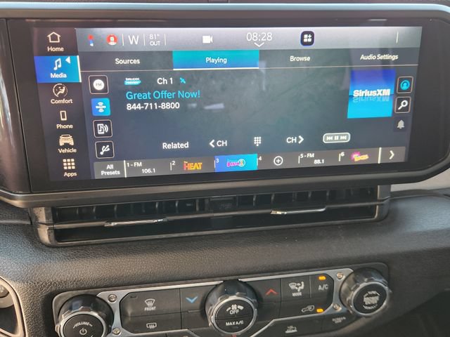 Used 2025 Jeep Gladiator Sport AWD/4WD image 16