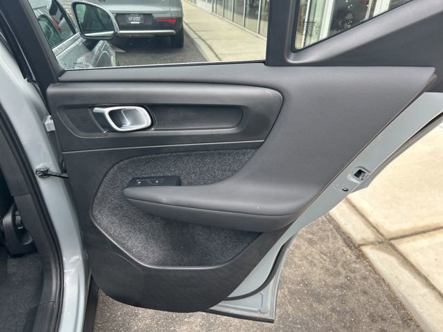 Certified 2025 Volvo XC40 B5 Core image 12