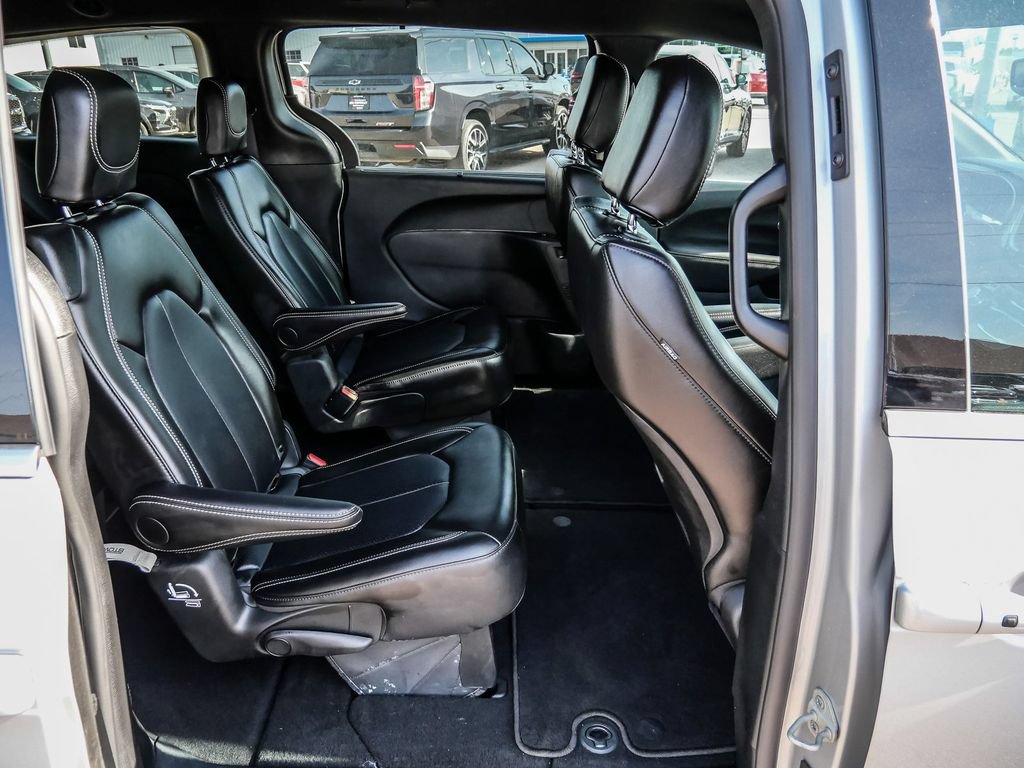 Used 2026 Chrysler Pacifica Select FWD image 18