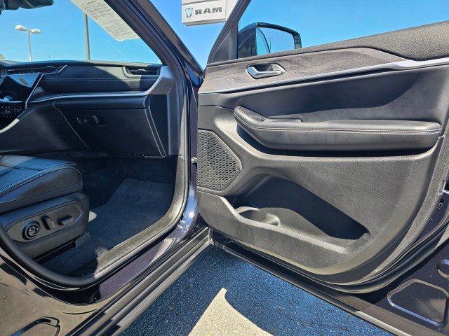 Certified 2024 Jeep Grand Cherokee Limited w/ Luxury Tech Group II AWD/4WD image 12