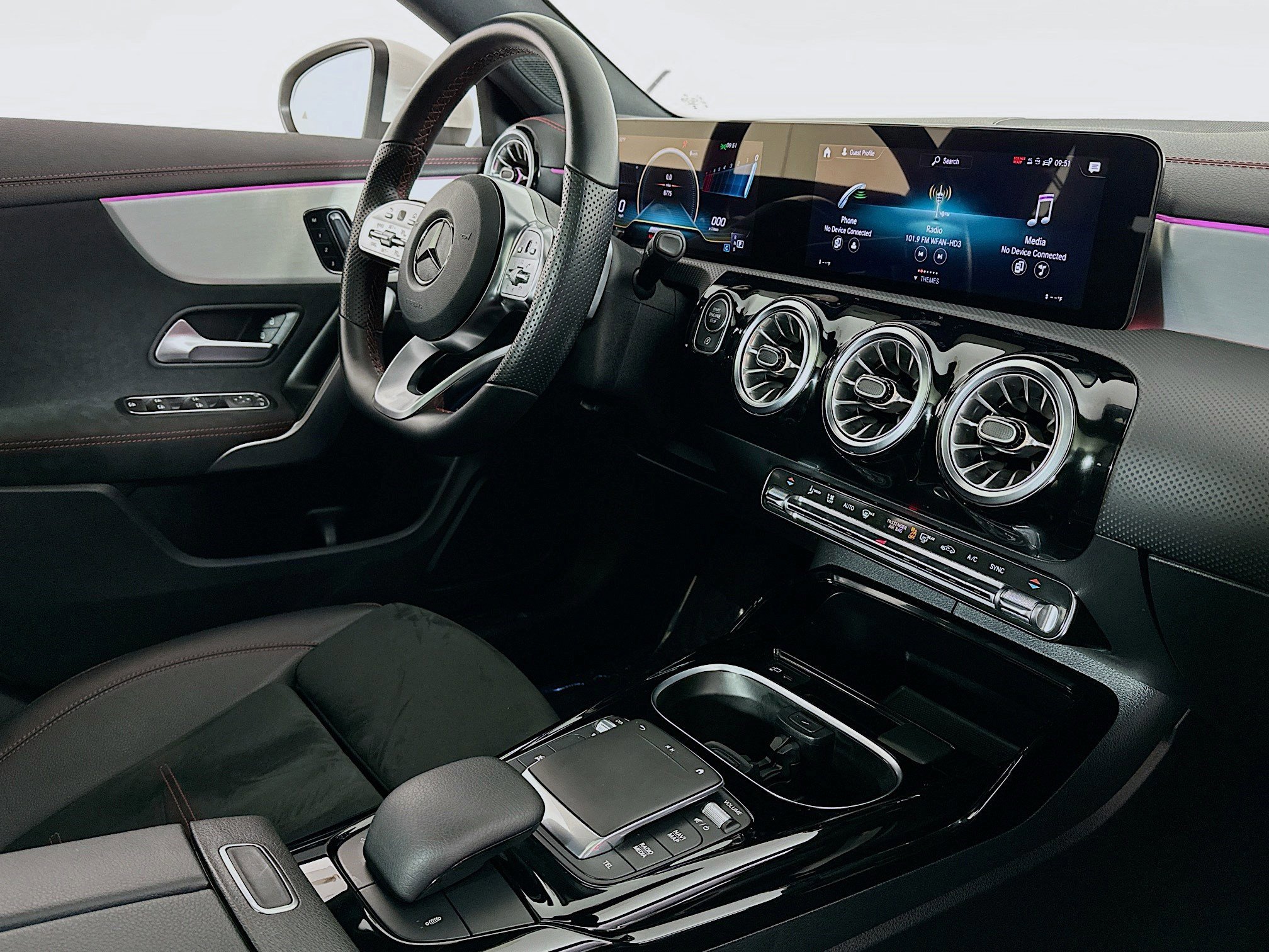 Used 2023 Mercedes-Benz CLA 35 AMG 4MATIC w/ Exterior Lighting Package image 31