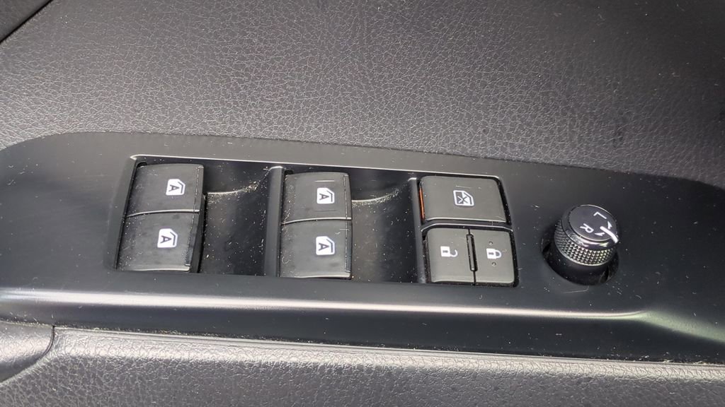 Certified 2020 Toyota Camry LE FWD image 18