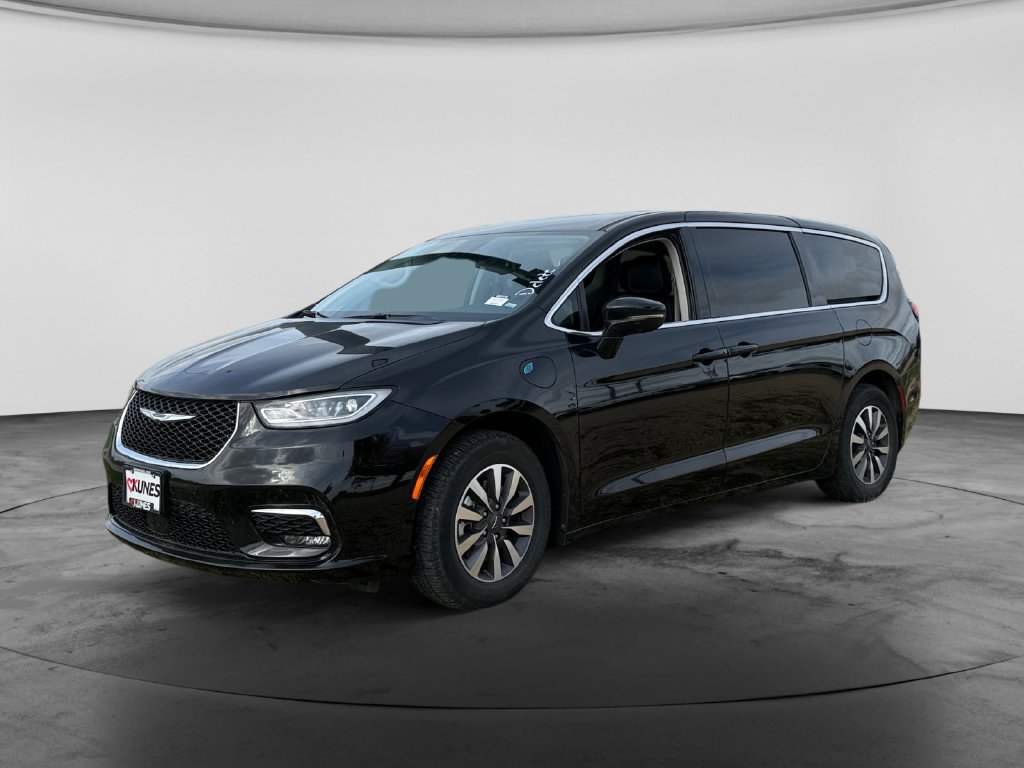 Used 2024 Chrysler Pacifica Limited FWD image 4