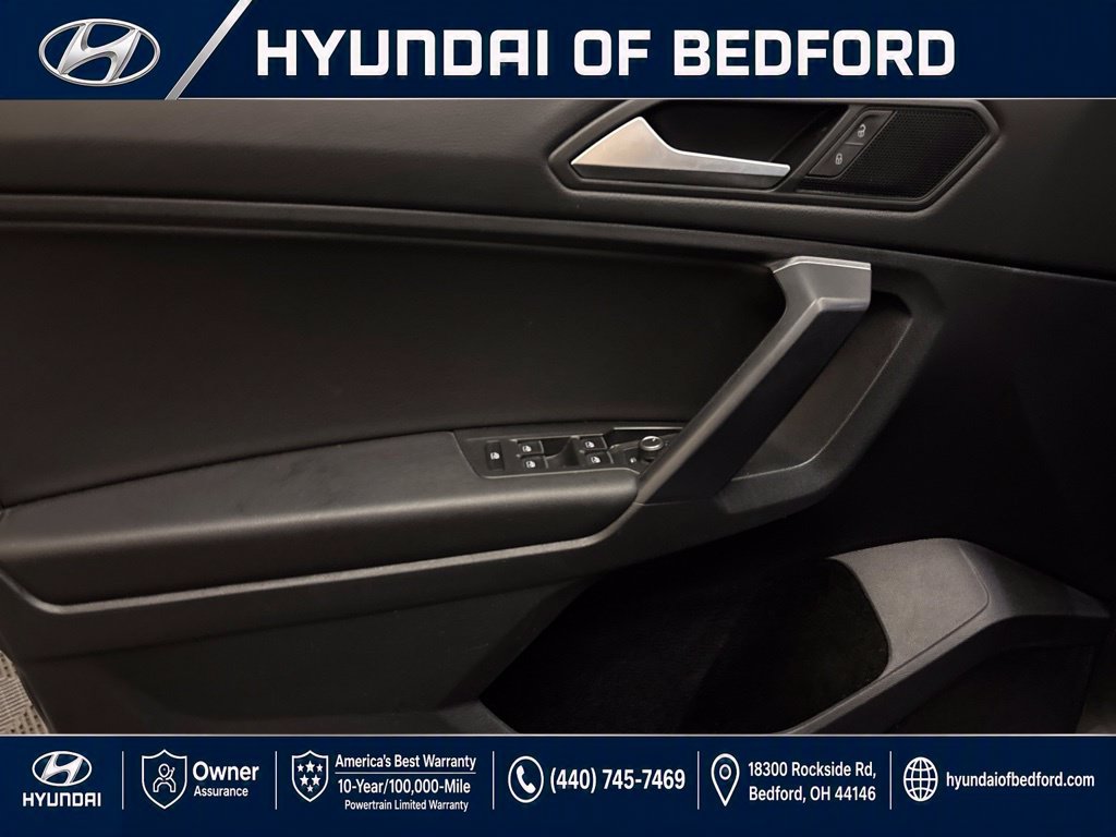 Used 2021 Volkswagen Tiguan SE w/ Panoramic Sunroof Package AWD/4WD image 12