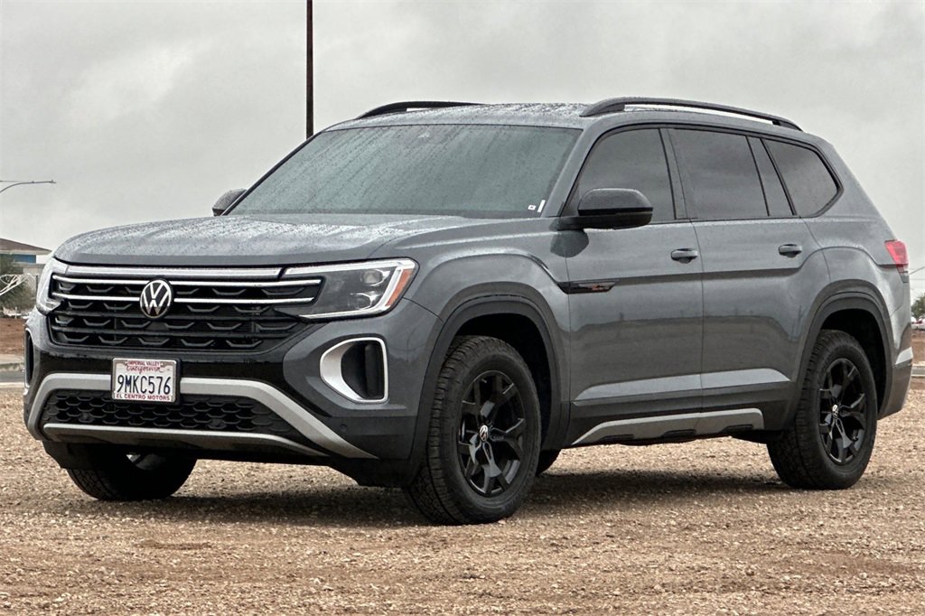 Used 2024 Volkswagen Atlas Peak Edition SE image 9