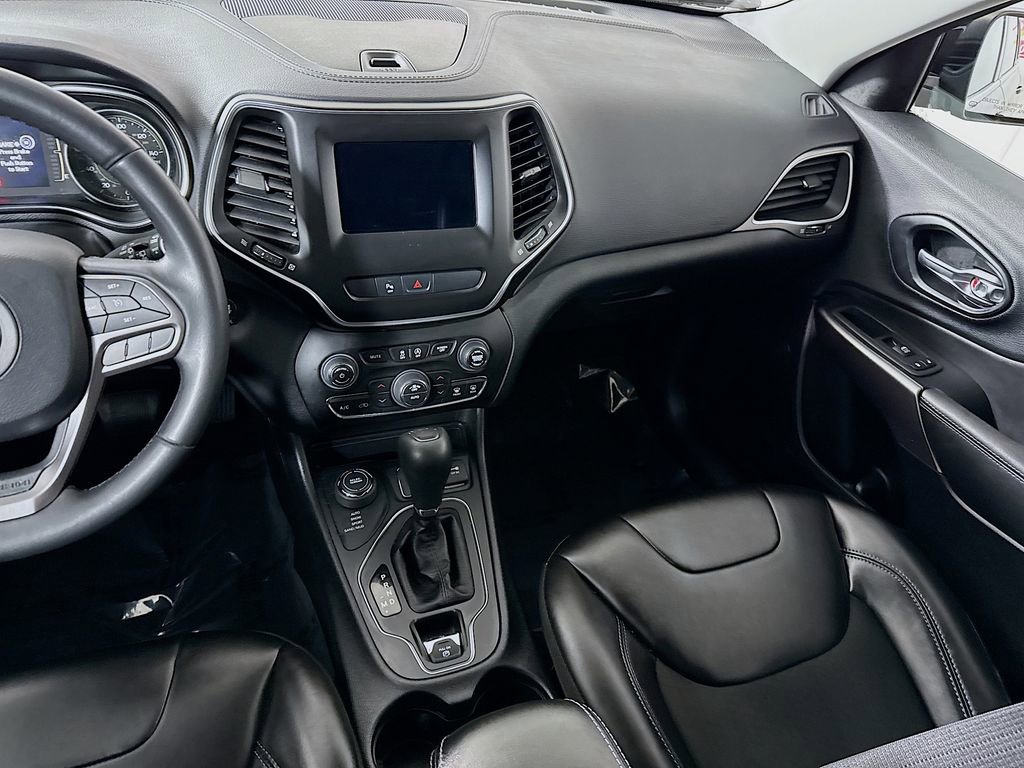 Used 2019 Jeep Cherokee Latitude Plus w/ Comfort/Convenience Group image 24