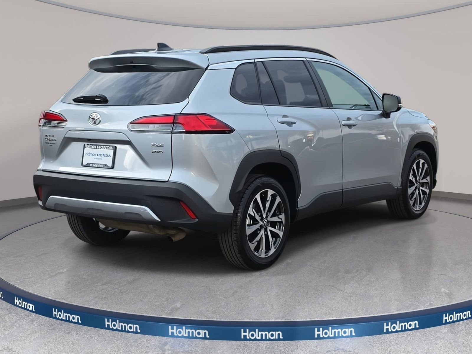 Used 2025 Toyota Corolla Cross XLE image 6