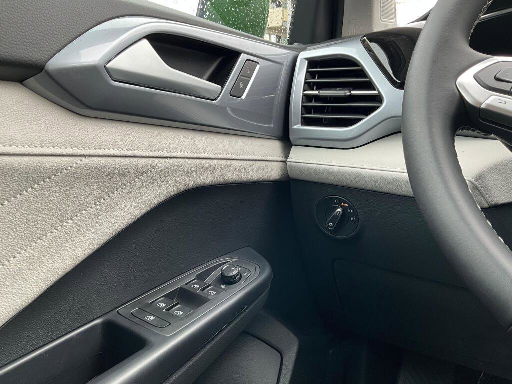 New 2026 Volkswagen Taos SEL image 24