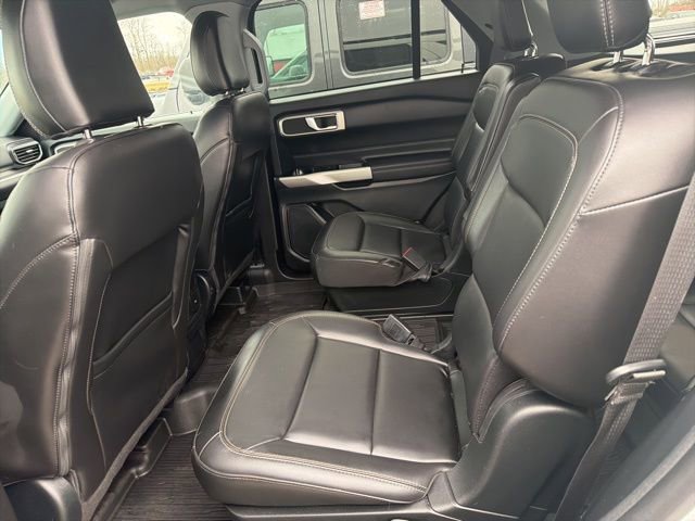 Used 2023 Ford Explorer XLT w/ Equipment Group 202A image 7