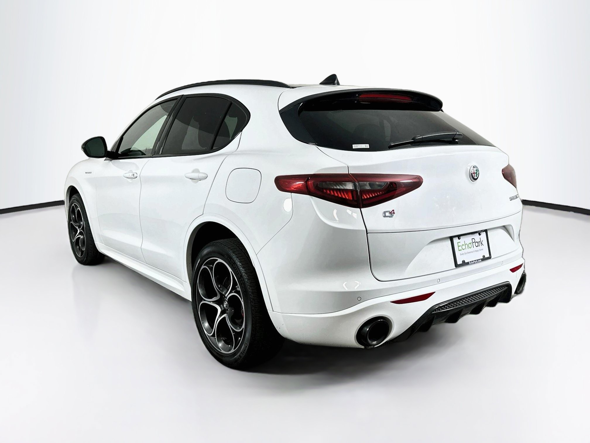 Used 2023 Alfa Romeo Stelvio Veloce AWD/4WD image 5