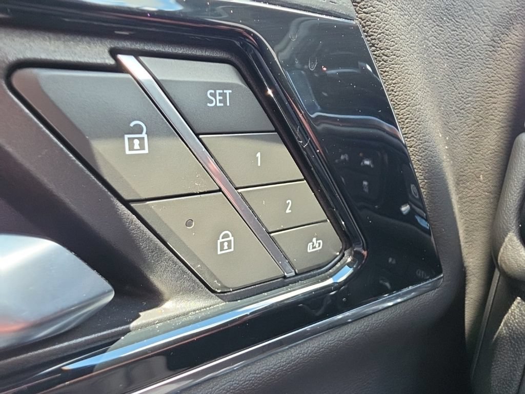 Used 2025 GMC Yukon XL Denali AWD/4WD image 22