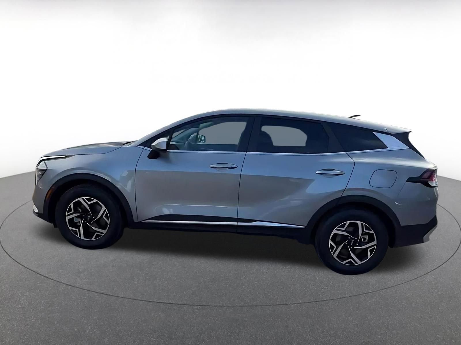 Used 2025 Kia Sportage LX image 9