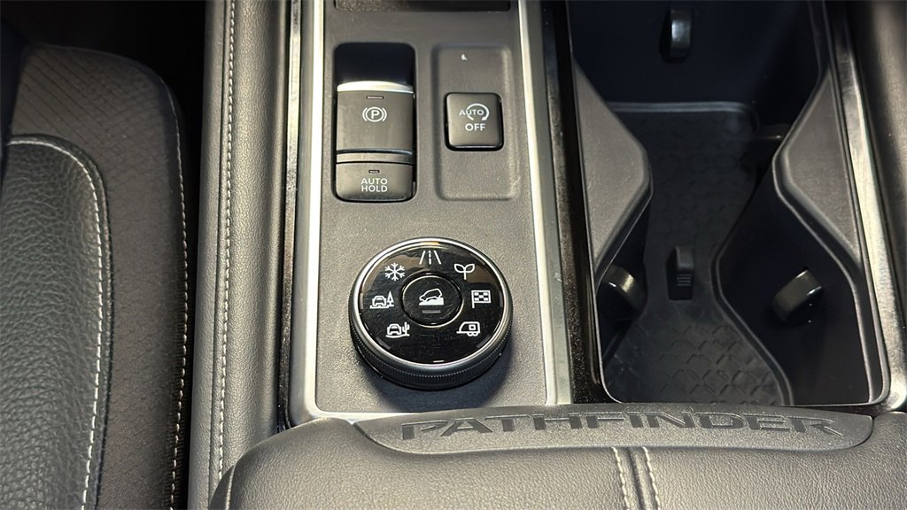 Used 2024 Nissan Pathfinder SL image 23