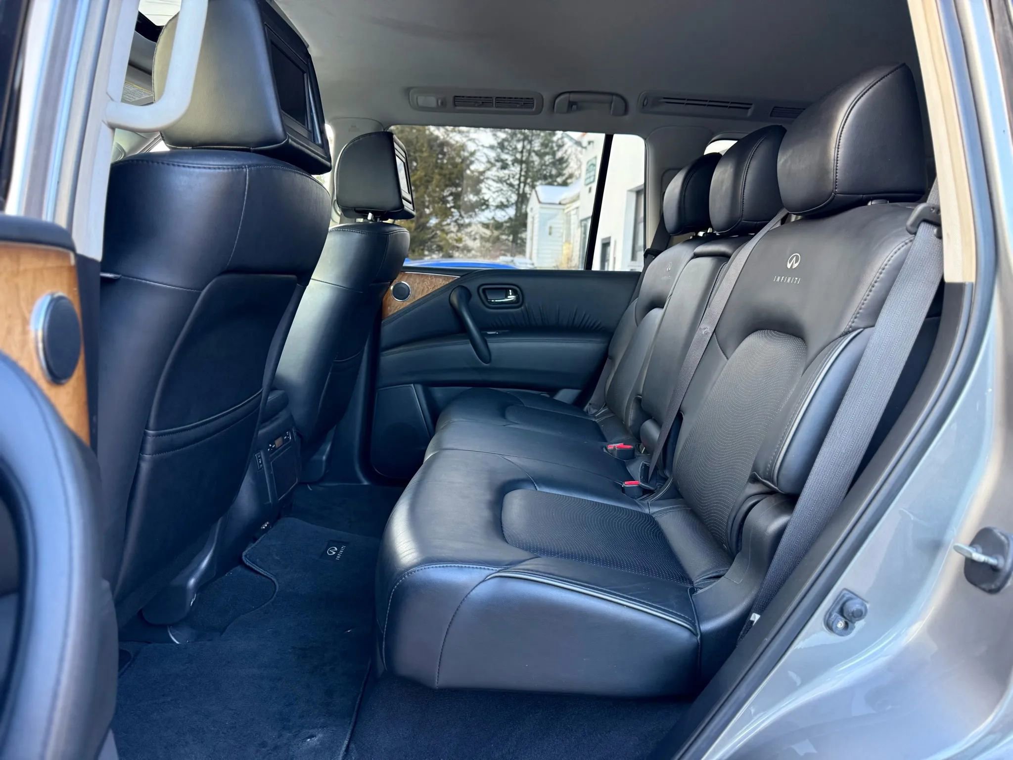 Used 2014 INFINITI QX80 4WD w/ Theater Package image 32