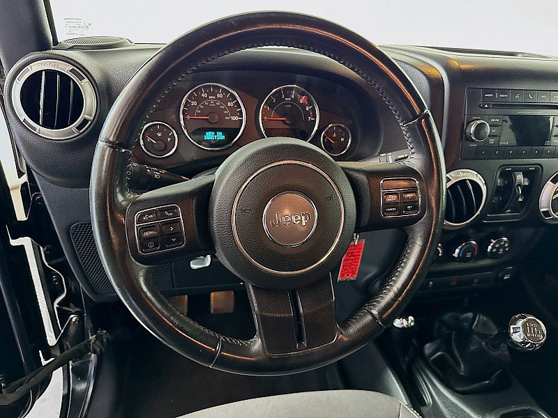 Used 2017 Jeep Wrangler Unlimited Sahara w/ Connectivity Group AWD/4WD image 12