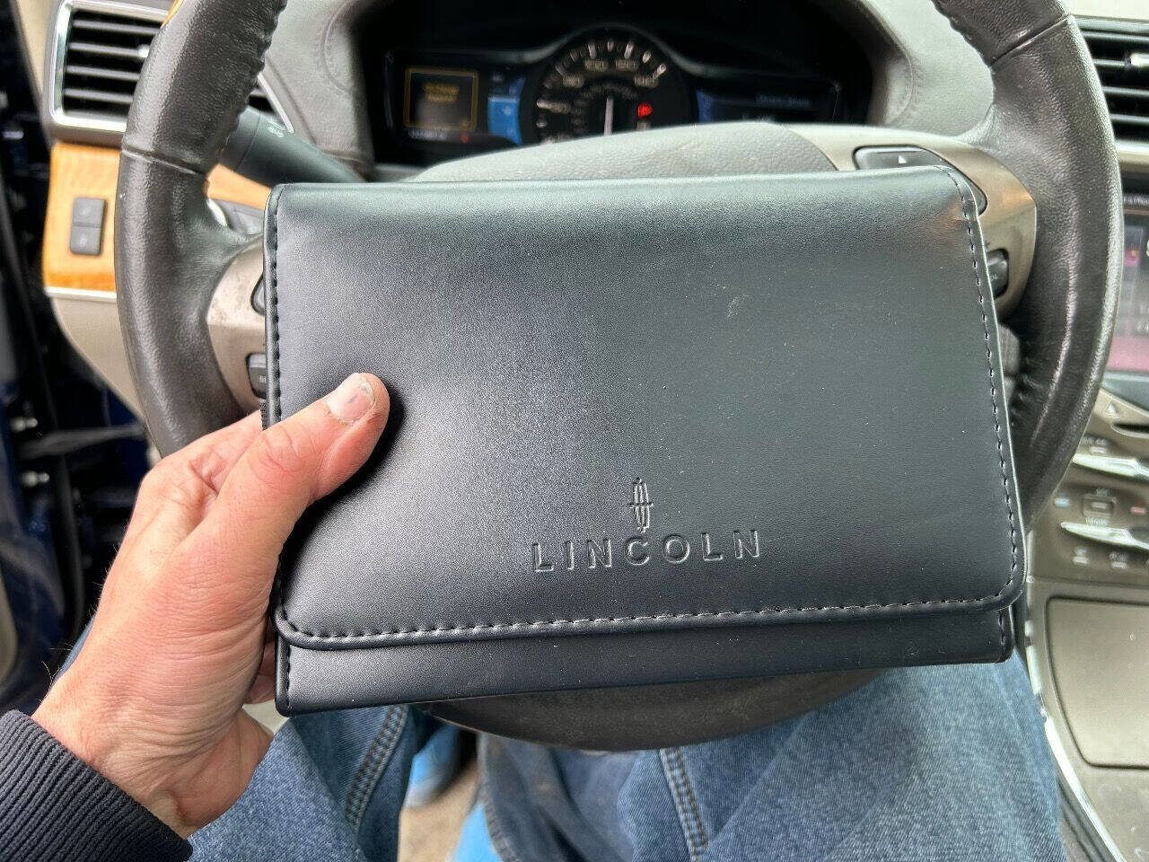 Used 2012 Lincoln MKX AWD image 11