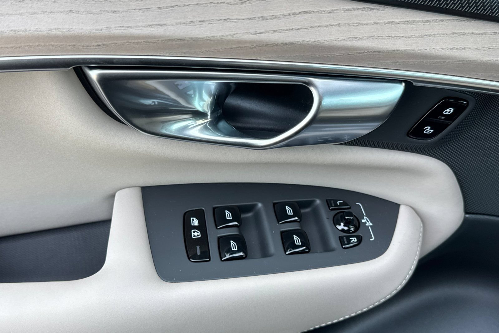 New 2026 Volvo XC90 T8 Ultra w/ Protection Package Premier AWD/4WD image 10