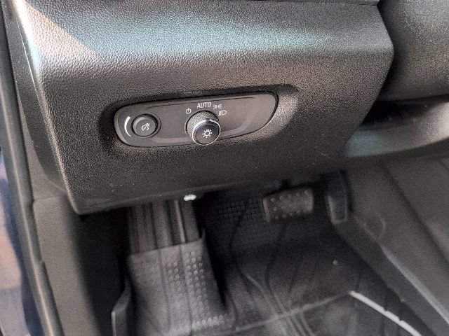 Used 2022 Chevrolet Traverse LT FWD image 23