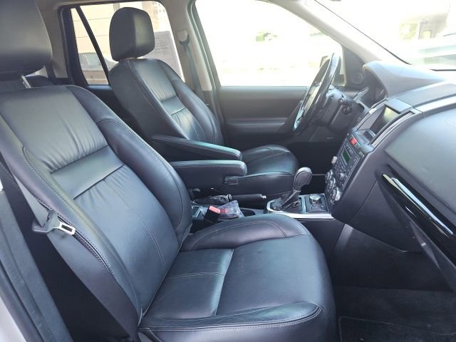 Used 2011 Land Rover LR2 HSE LUX image 24