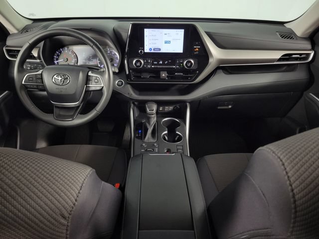 Used 2024 Toyota Highlander LE FWD image 27