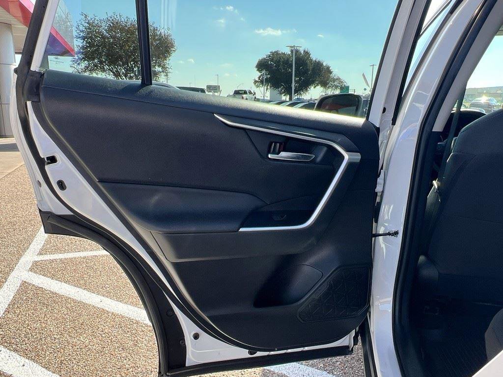 Used 2022 Toyota RAV4 XLE image 37