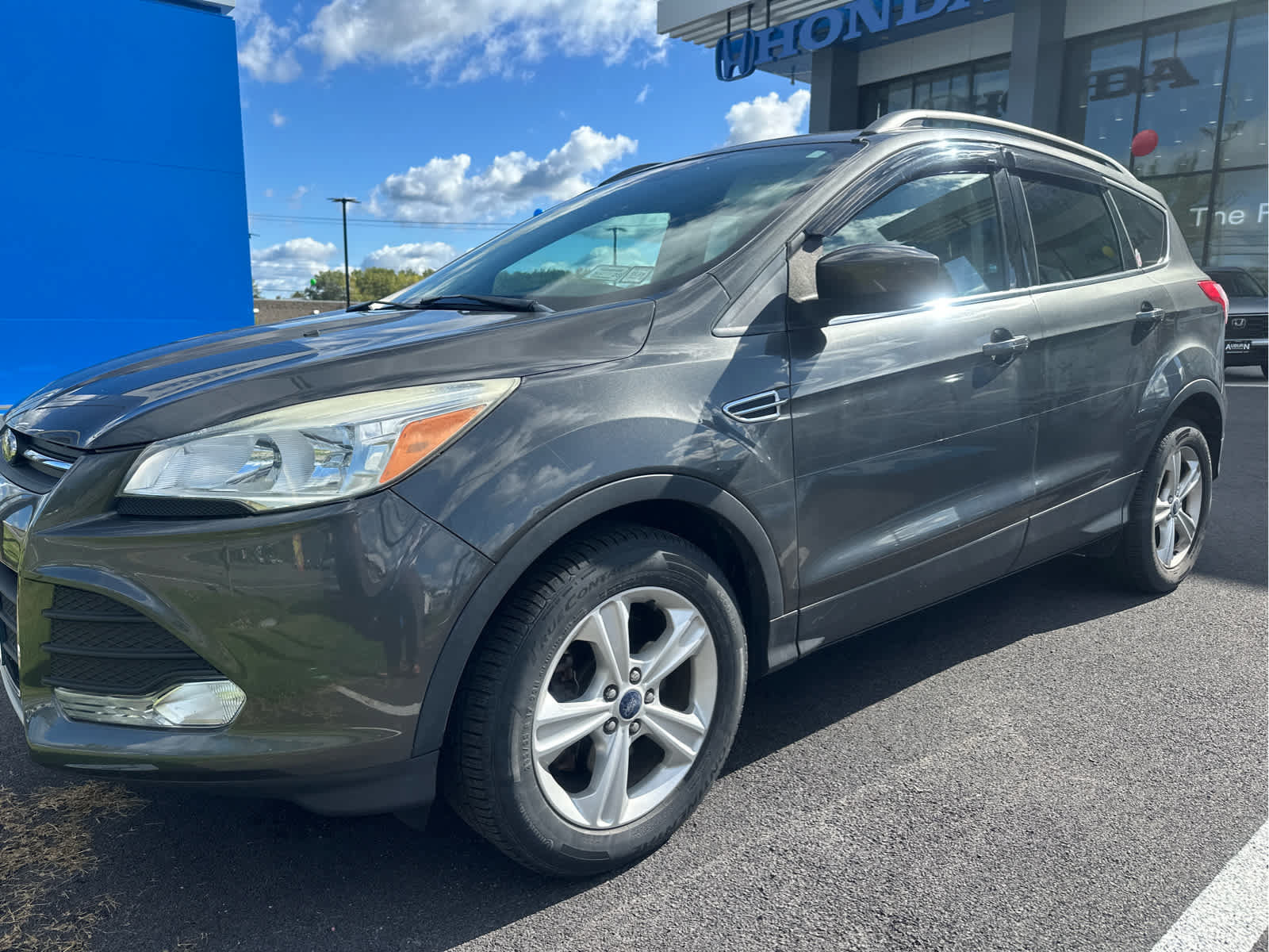 Used 2016 Ford Escape SE w/ Equipment Group 201A AWD/4WD image 1
