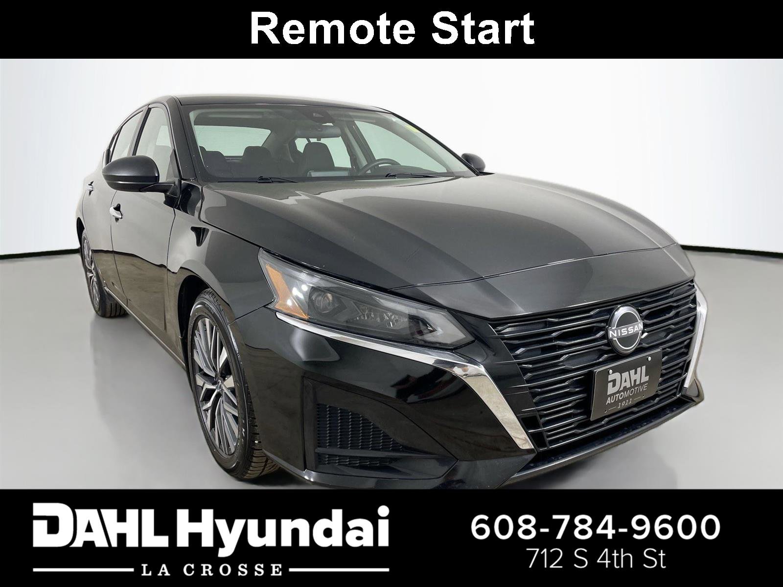 Used 2024 Nissan Altima 2.5 SV FWD image 1